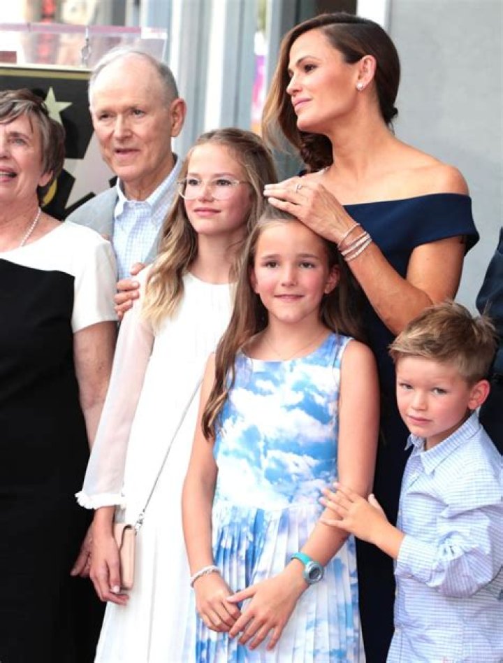 Jennifer Holland children: Does Jennifer Holland have children?