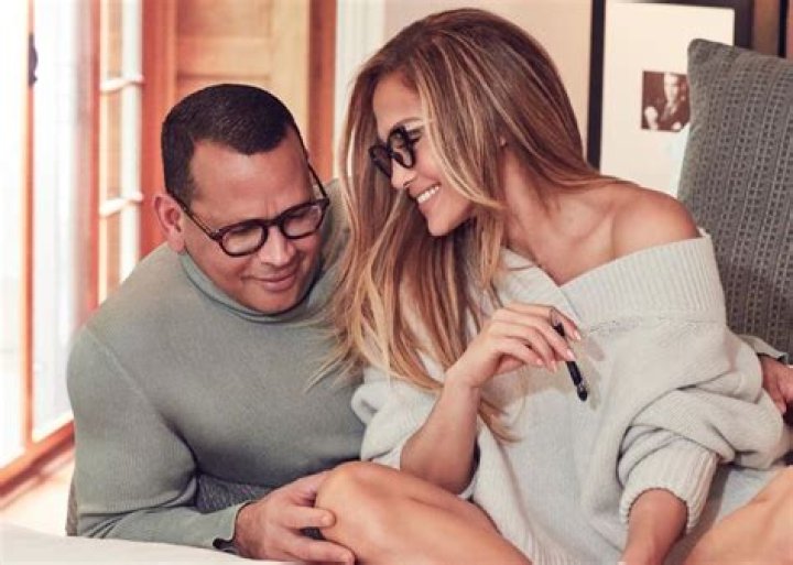 Jennifer Lopez Puts On Curvy Display In Balmain As She Attends Meeting With Alex Rodriguez