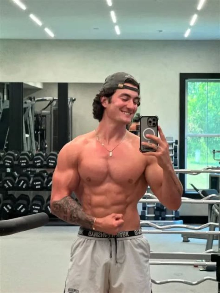 
Jesse Chambers Height, Weight, Net Worth, Age, Birthday, Wikipedia, Who, Nationality, Biography 