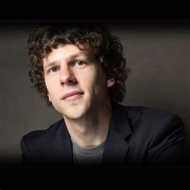 Jesse Eisenberg (Actor) Wiki, Bio, Age, Height, Weight, Girlfriend, Net Worth, Facts