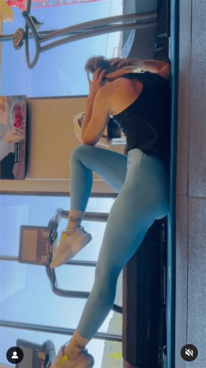 Jessica Biel in Blue Spandex Does a Killer Abs Pilates Workout