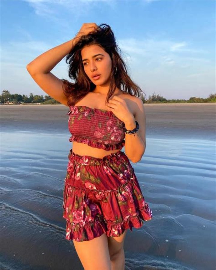 
Jinal Sharma Height, Weight, Net Worth, Age, Birthday, Wikipedia, Who, Instagram, Biography 