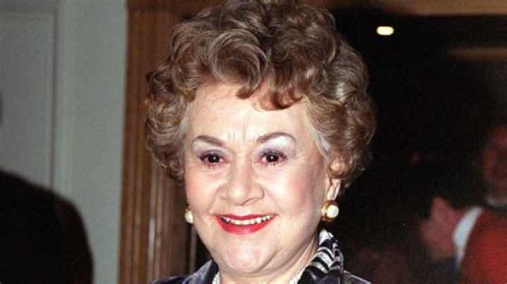 Joan Plowright Biography - Facts, Childhood, Family Life & Achievements