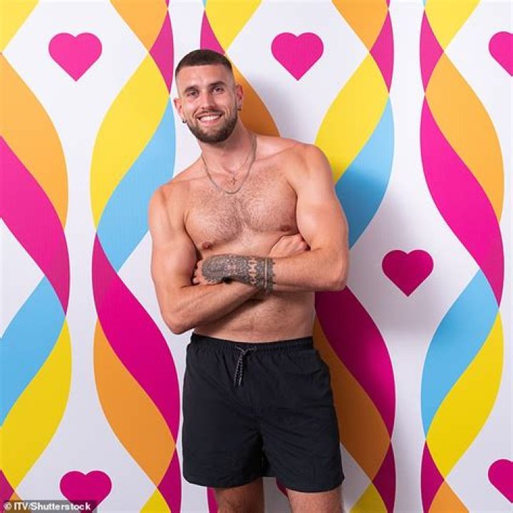 Joe Garratt Age, Wiki, Height, Job (Love Island UK) Girlfriend, Parents, Family