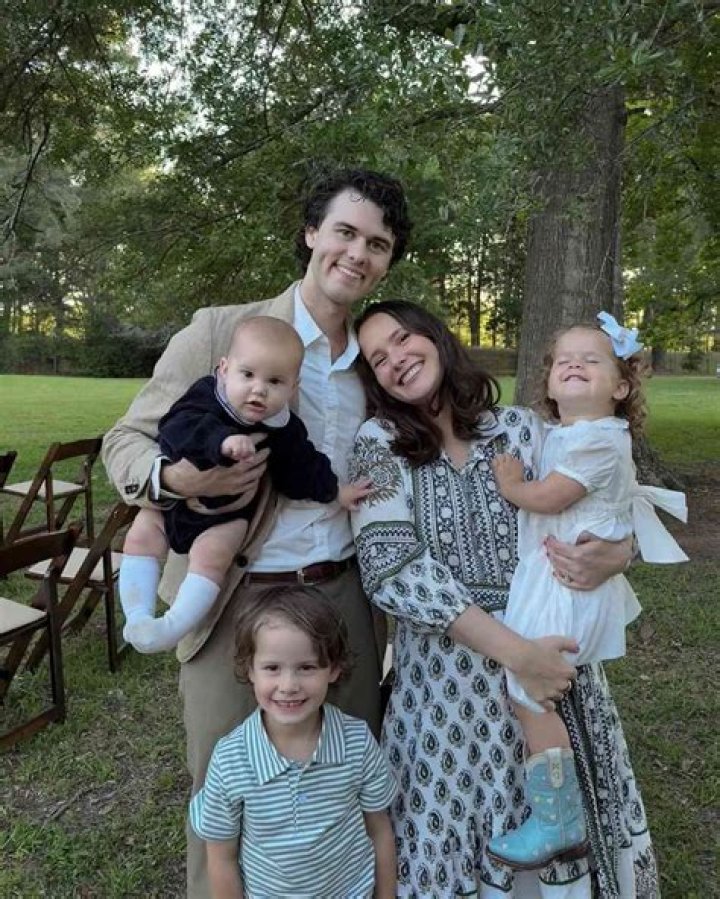 John Luke Robertson Married, Wife, Age, Net Worth, House, Wiki