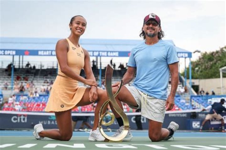 Who is Leylah Fernandez father?