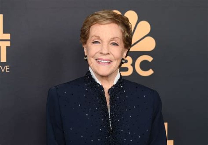 Julie Andrews Biography - Facts, Childhood, Family Life & Achievements
