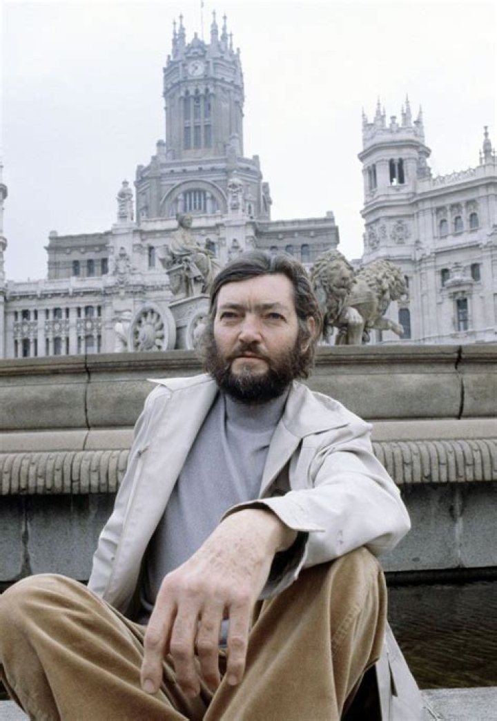 Julio Cortazar Biography - Childhood, Life Achievements & Timeline
