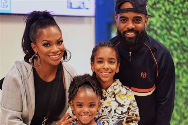 Kandi Burruss Has A Message For Fans Who Supported Her On CBB And Spends Valentine’s Day At Work, But With Her Family – Watch The Vid & Photo