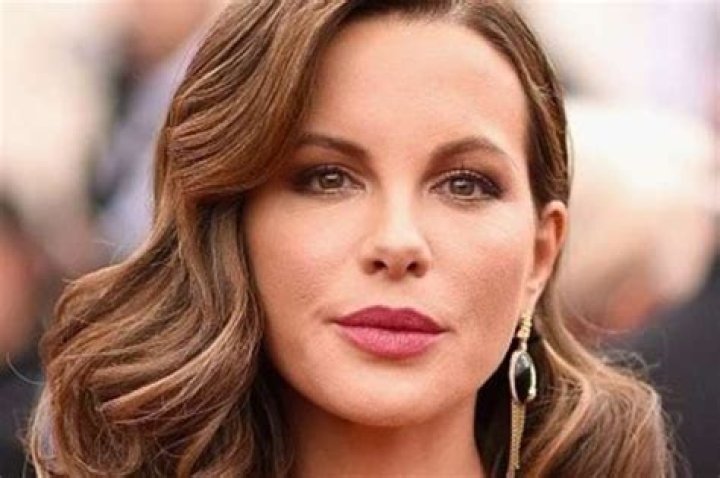 Kate Beckinsale Claps Back At People Criticizing Her For Dating Younger Guys!