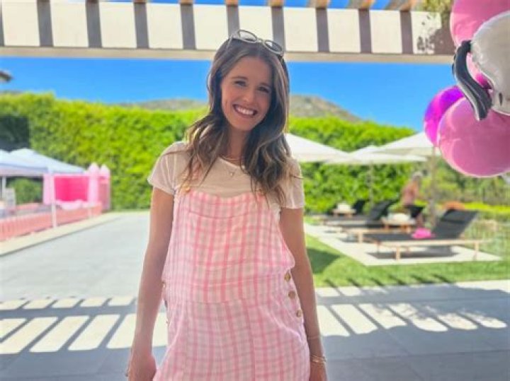 Katherine Schwarzenegger’s Growing Baby Bump Is On Full Display During Walk With Mom, Maria Shriver