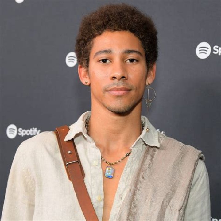 Keiynan Lonsdale Spotted Wearing New Costume In The Flash Set Photos