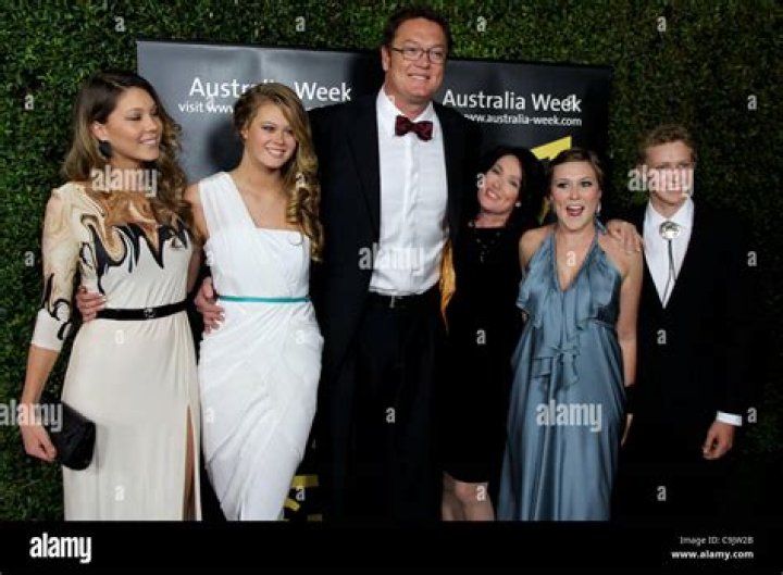 Kelly Yates Longley Biography, Wikipedia, Age and Children- Everything on Luc Longley Fist Wife