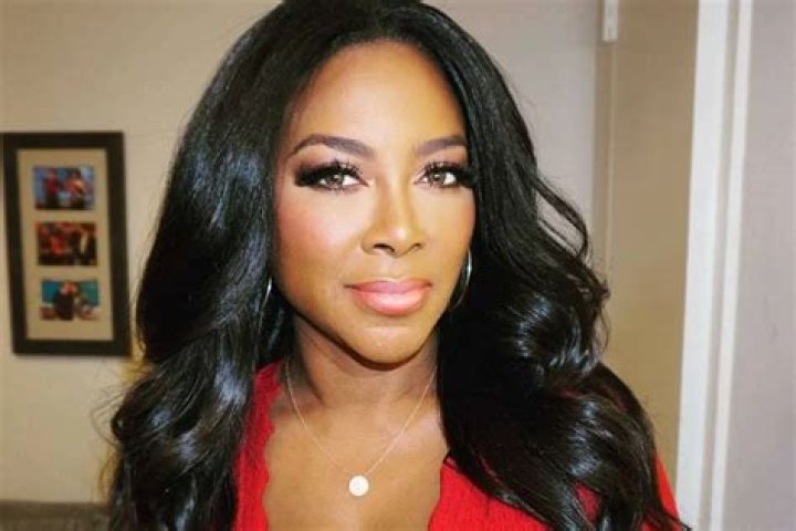 Kenya Moore Has Snapback Game On Lock In Body-Hugging Dress — Former ‘RHOA’ Star Stuns Fans And Marc Daly With New Pictures