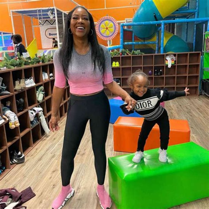 Kenya Moore’s Baby Girl, Brooklyn Daly Is Hiding From Covid-19 Unde Her Mom’s Dress – Check Out The Funny Clip