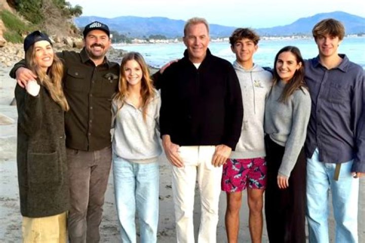 Kevin Costner family, wives, children, parents, siblings