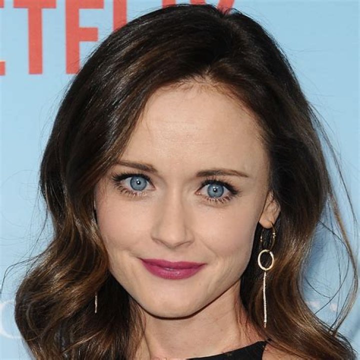 Alexis Bledel Biography - Facts, Childhood, Family Life & Achievements