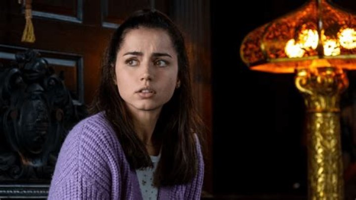 ‘Knives Out’ star Ana de Armas gets roasted for failing to understand the concept of ‘Knives Out’