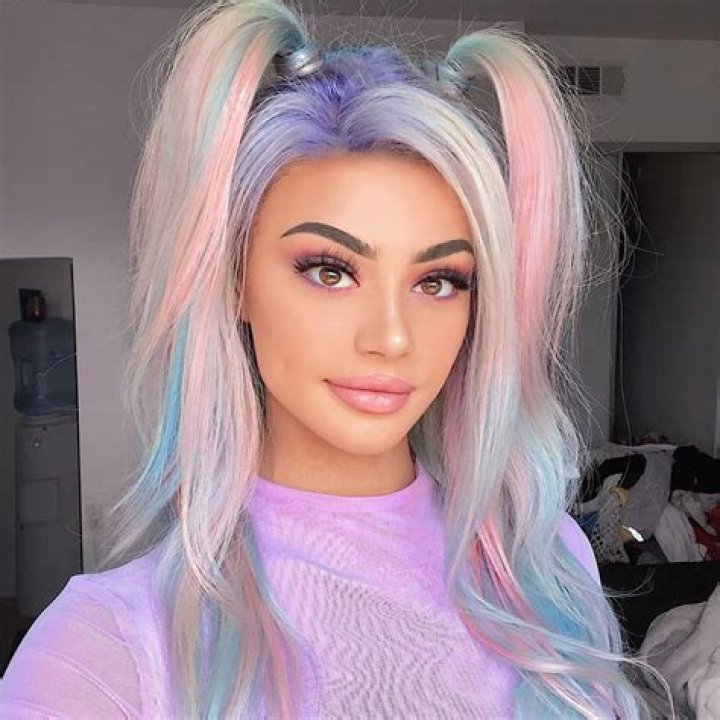 Kristen Hancher Biography - Facts, Childhood, Family Life & Achievements