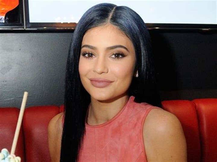 KUWK: Kylie Jenner Takes Her Hair Extensions And Acrylic Nails Off While In Quarantine – Check Out Her Natural Look!