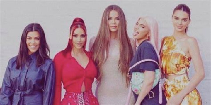 KUWTK: Khloe Kardashian Admits She Compares Her Parenting To Her The One Of Her Sisters!