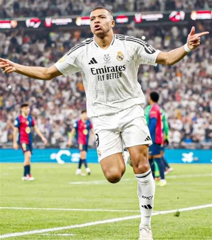 Kylian Mbappe Height Weight Body Measurements Shoe Size Stats Facts Biography