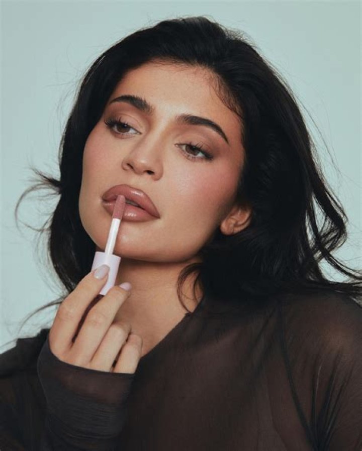 Kylie Jenner Puts Her Hourglass Figure On Display In New Girls’ Night Out Videos