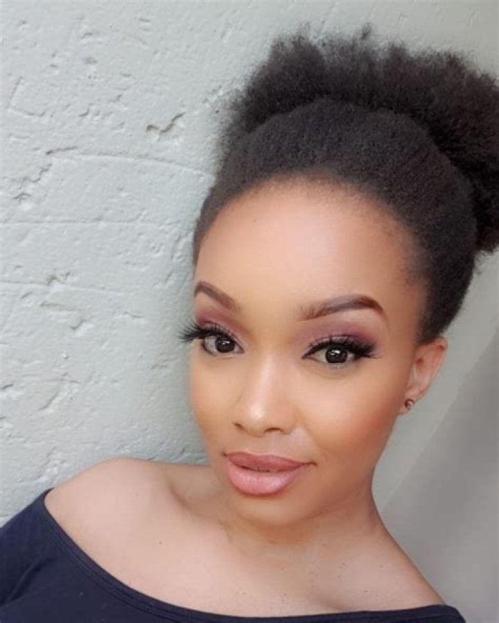 Leleti Khumalo – Biography, Age, Husband, Net Worth & Movies