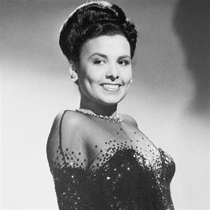 Lena Horne Biography - Facts, Childhood, Family Life & Achievements