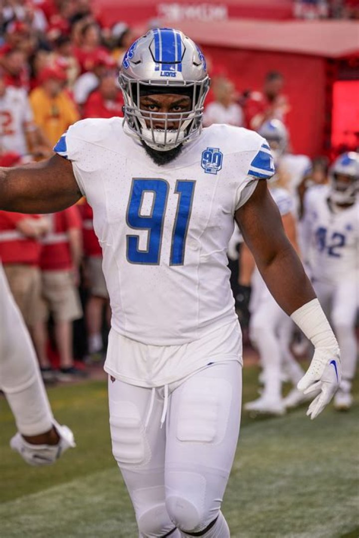 Levi Onwuzurike Height Weight and Parents Name Revealed After NFL Draft