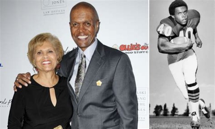 Linda McNeil Age, Wiki, Biography: Gale Sayers’ Ex Wife, Family Children