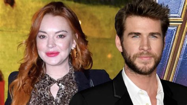 Lindsay Lohan Flirts With Liam Hemsworth Again And Gets Mocked For It!