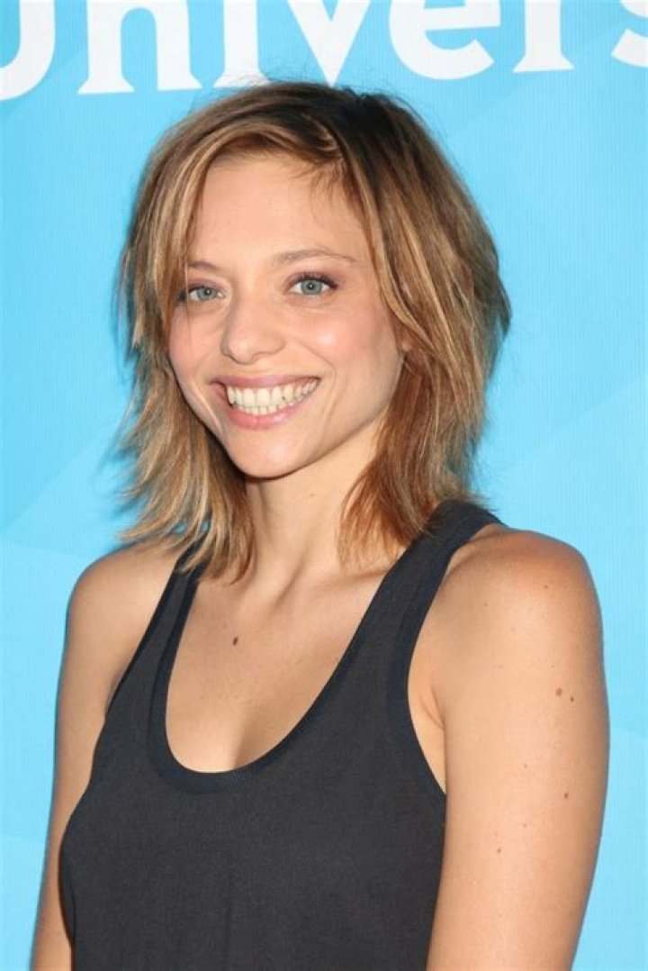 Lizzie Brocheré Biography - Facts, Childhood, Family Life & Achievements