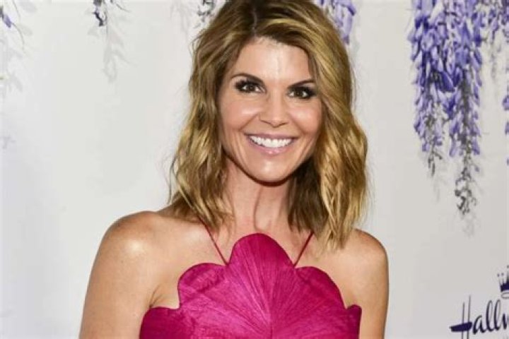 Lori Loughlin Reportedly Feels She Was Tricked By Rick Singer – She Thought It Was A Donation