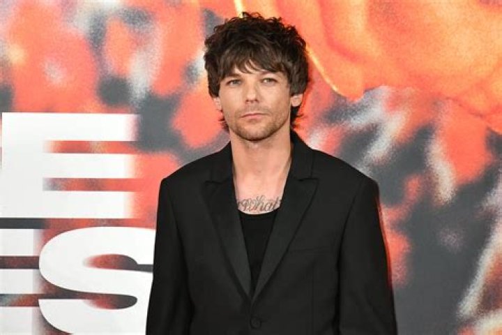 Louis Tomlinson Biography - Facts, Childhood, Family Life & Achievements