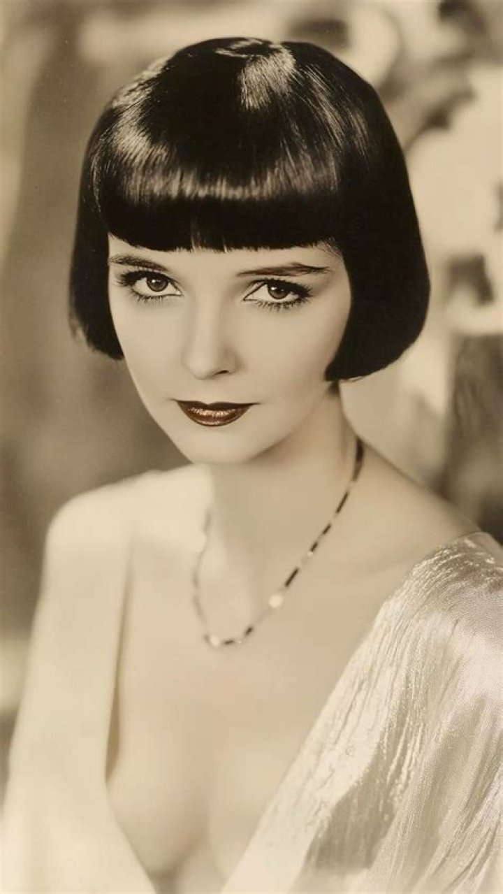 Louise Brooks Biography - Facts, Childhood, Family Life & Achievements