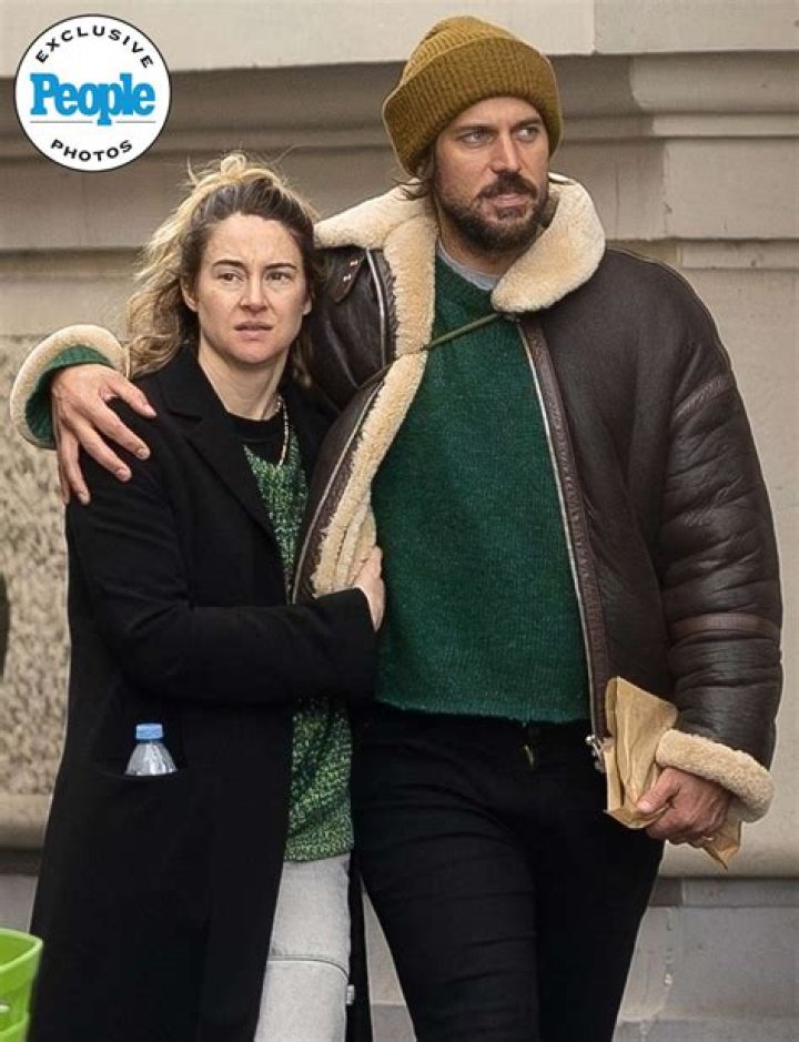 Lucas Bravo Wiki, Actor, Age, Girlfriend, Height & Net worth [2022]