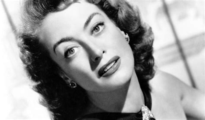 Joan Crawford Biography - Facts, Childhood, Family Life & Achievements