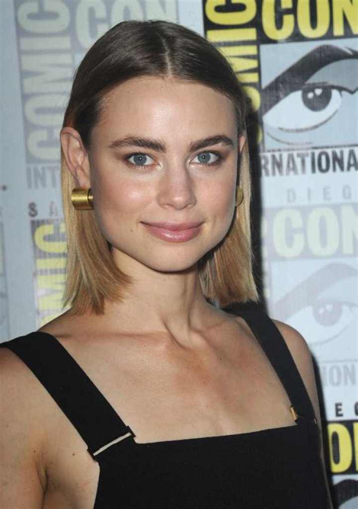 Lucy Fry Biography - Facts, Childhood, Family Life & Achievements