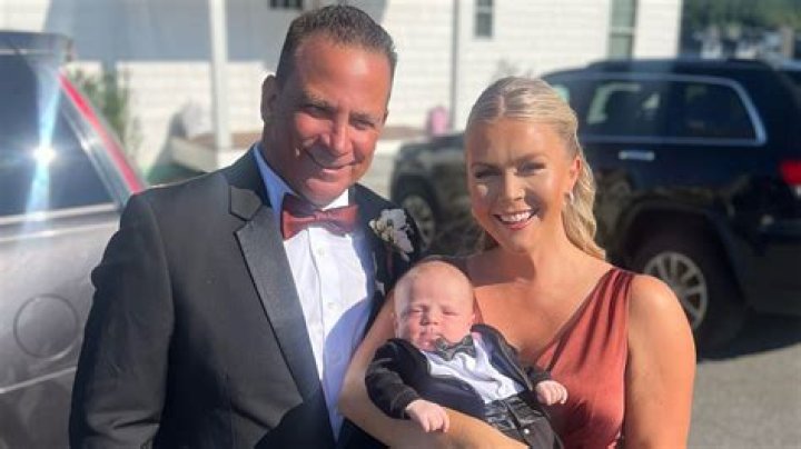 Lyle Lovett: Wife, net worth, tattoos, smoking & body facts