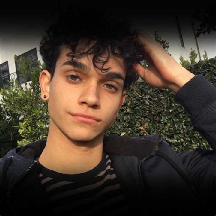 Marcus Dobre - Bio, Facts, Family Life of YouTuber
