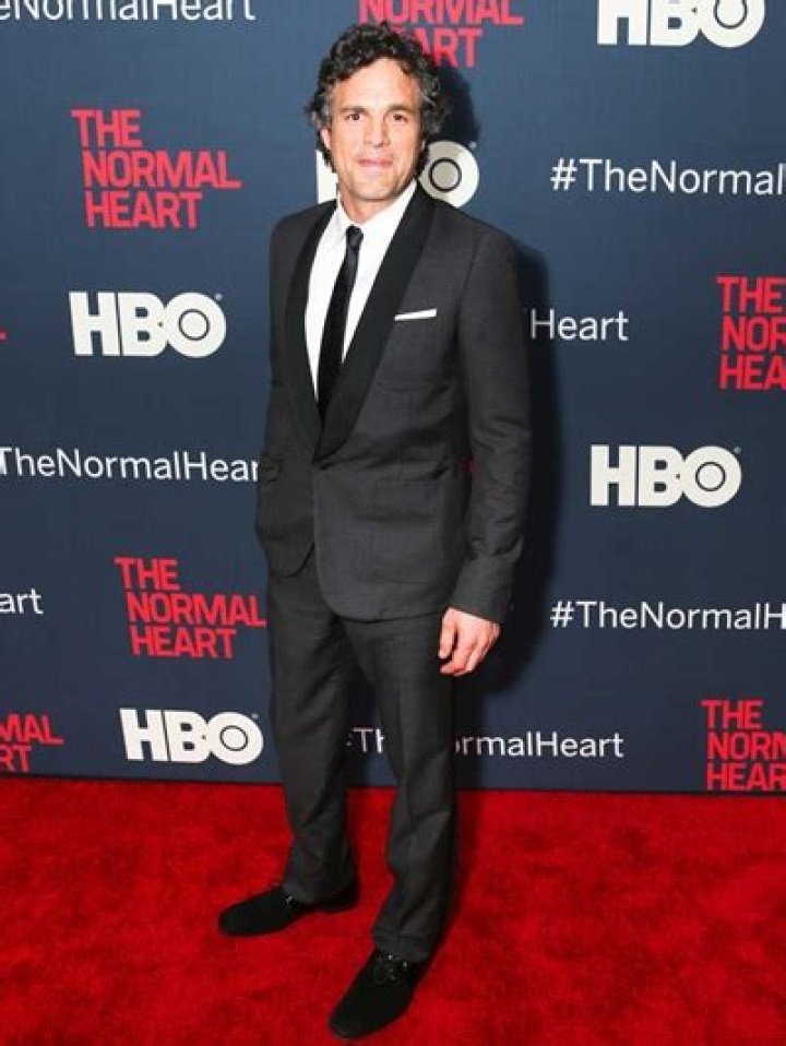 Mark Ruffalo Height Weight Body Measurements Shoe Size Family Facts