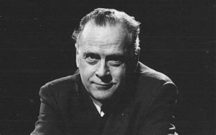 Marshall McLuhan Biography - Facts, Childhood, Family Life & Achievements
