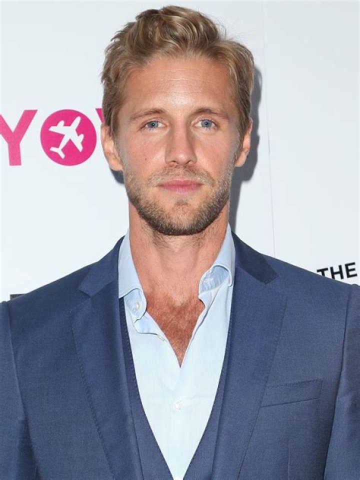 Matt Barr Biography – Facts, Childhood, Family Life & Achievements