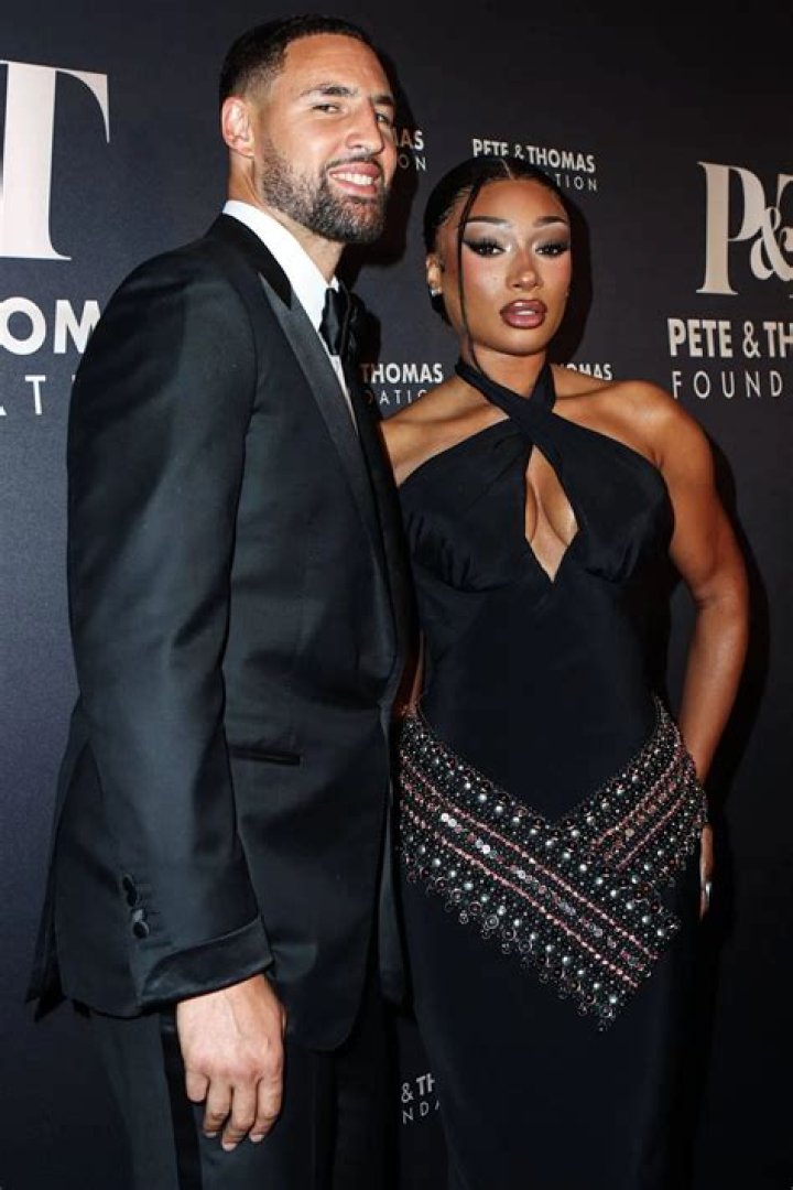 Megan Thee Stallion Says She is Single; Her Boyfriend, Moneybagg Yo, Gives Very Confusing Response — What Is Going On? Is Trey Songz In The Photo?