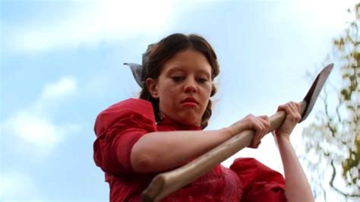 Mia Goth is ready for some axe murder in the new ‘Pearl’ poster