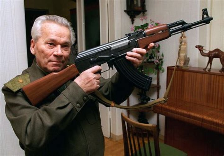 Mikhail Kalashnikov Biography - Facts, Childhood, Family Life & Achievements