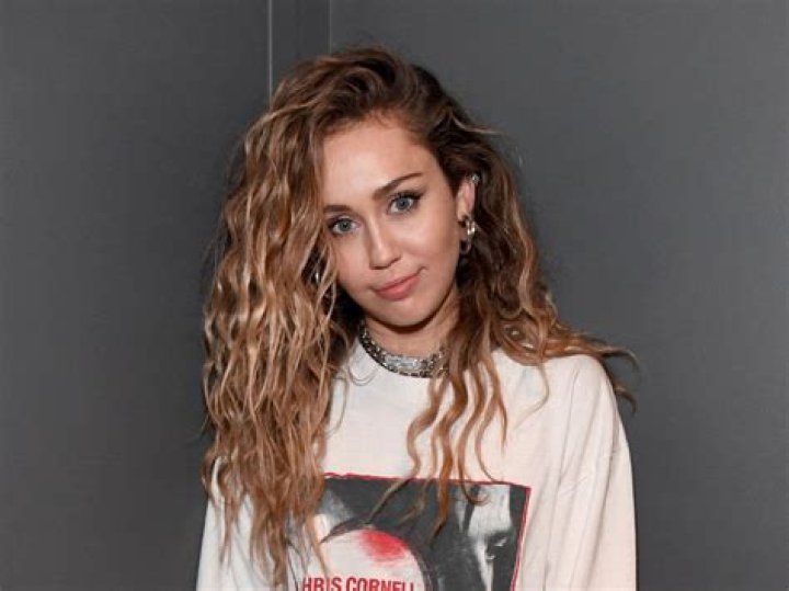 Miley Cyrus’ Fans Freak Out Following Plane Nightmare