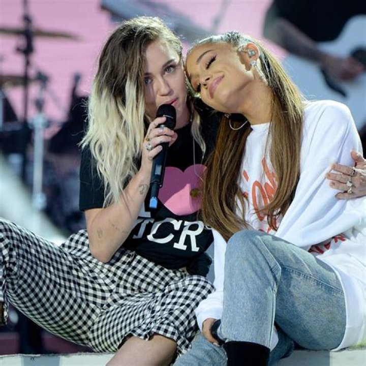 Miley Cyrus Is Sick With Tonsilitis