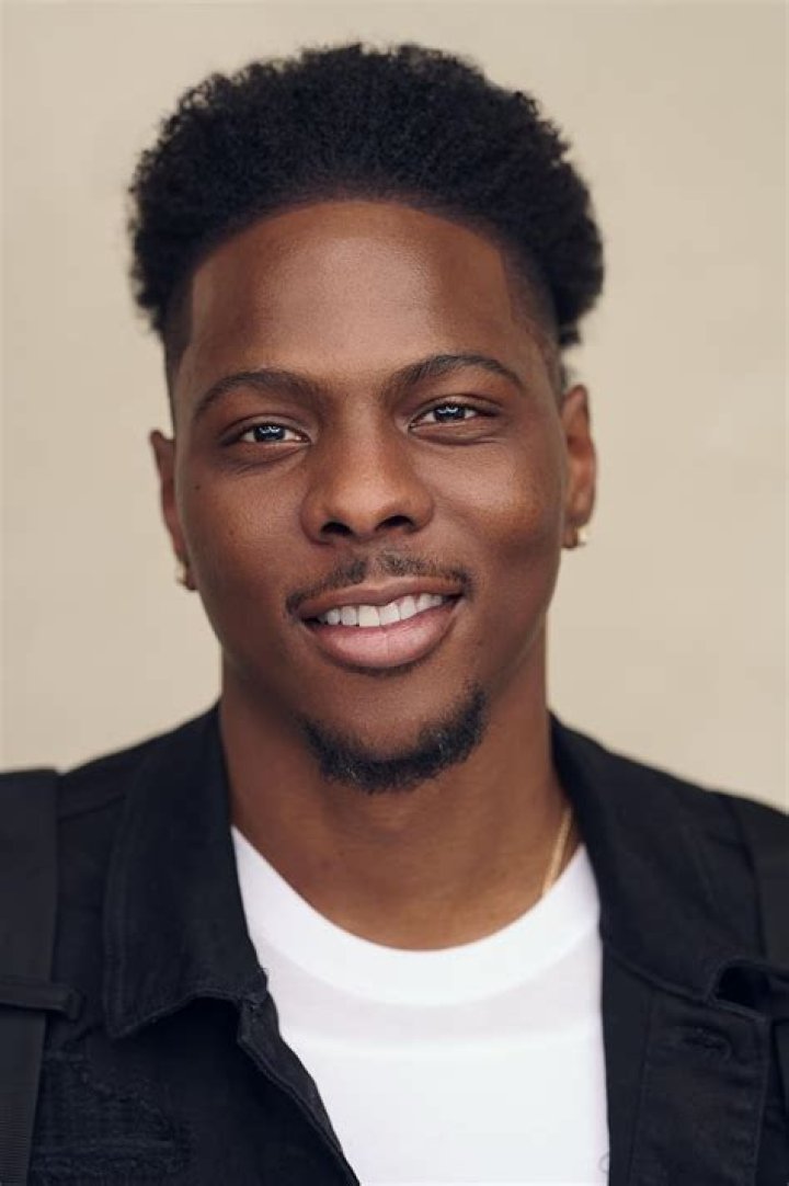 Mitchell Edwards Wiki, Age, Girlfriend, Height & Family